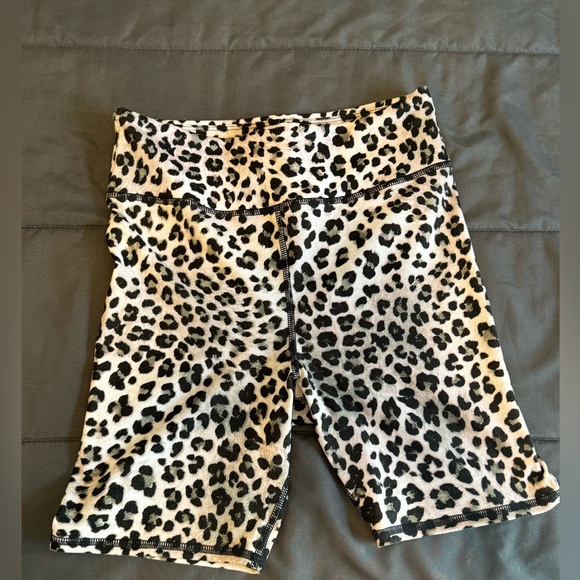 NWOT EVOLUTION & CREATION LG LEOPARD PRINT BIKER SHORTS! - Picture 1 of 3